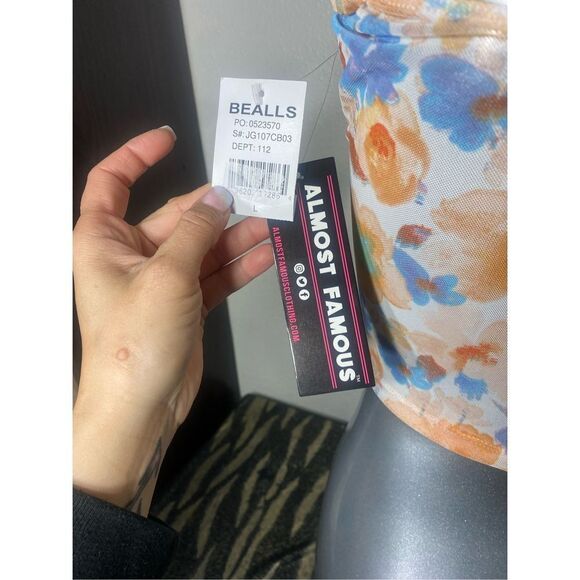 ALMOST FAMOUS  - Picture 5 of 5